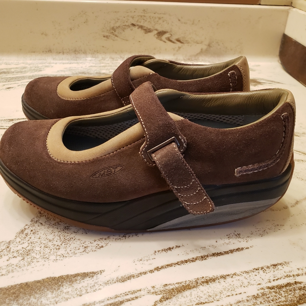 MBT Authentic Kaya Mary Jane w Smoke size 6